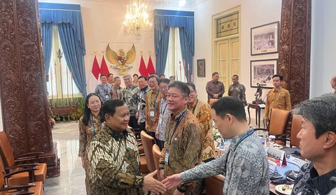 Didampingi Gibran, Prabowo Bertemu Para Pengusaha Korea di Istana