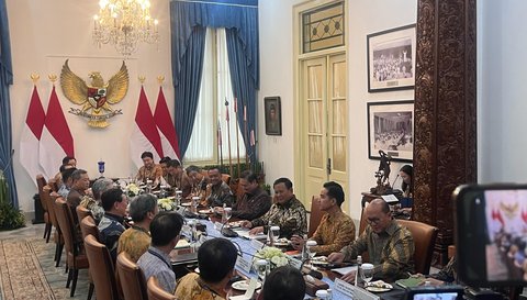 Didampingi Gibran, Prabowo Bertemu Para Pengusaha Korea di Istana
