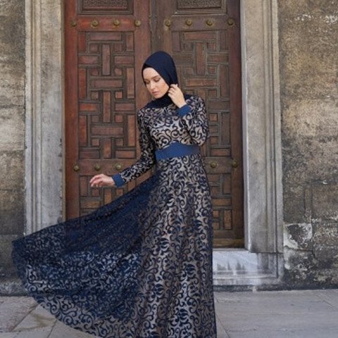 Ilustrasi model gamis brokat ( freestockcenter/freepik)