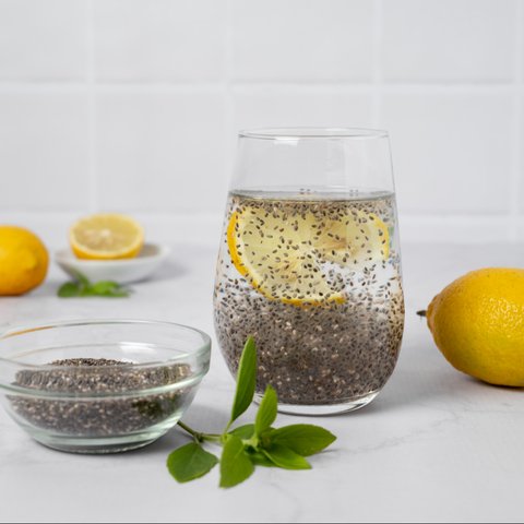 Ilustrasi Air Chia Seed dan Lemon (&copy;Freepik)