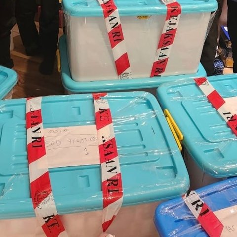 Penampakan Gepokan Uang hingga Emas Batangan Terkait Kasus TPPU Eks Pejabat MA Zarof Ricar