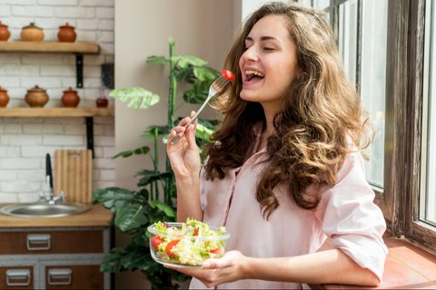 Kenapa Makanan Cepat Saji Begitu Menggoda? Ini Penjelasan Ahlinya