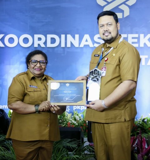 Wamendagri Ribka Haluk Saat Menghadiri Rakortek Perumahan Perdesaan
