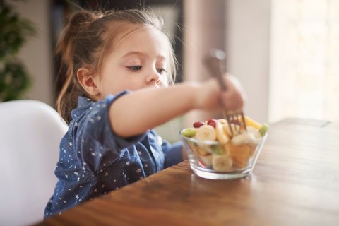 Anak Makan Buah