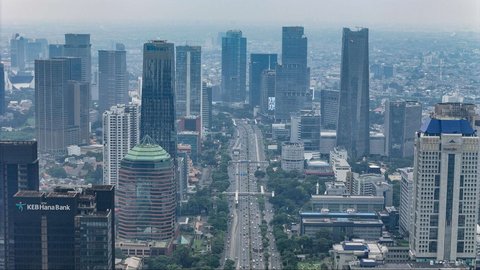 Foto udara memperlihatkan suasana lalu lintas di salah satu jalanan protokol di Jakarta, Kamis (3/4/2024). Sejumlah jalan protokol Jakarta, yang biasanya dipadati kendaraan, terpantau sepi pada hari keempat libur Lebaran atau Idulfitri 1446 Hijriah.