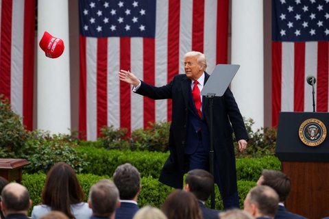 Presiden Amerika Serikat (AS) Donald Trump menyampaikan pidato terkait tarif timbal balik yang baru ditetapkan di Rose Garden, Gedung Putih, Washington DC, AS, pada 2 April 2025.