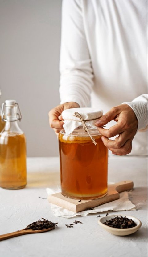 Easy homemade kombucha recipe.