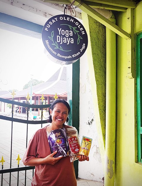 Usaha yang diberi nama Yoga Djaya ini lahir bukan semata-mata karena ingin mendapatkan keuntungan finansial. Bagi Santi, membangun usaha juga tentang membangun kekuatan bersama dan memberi dampak positif bagi orang-orang di sekitarnya.