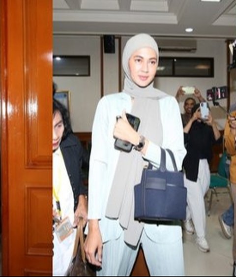 Paula Verhoeven Tiba-Tiba Datangi Kantor Dewan Pers, Ada Apa?
