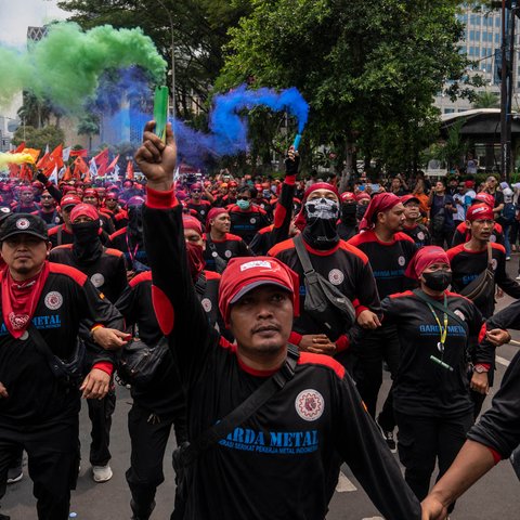 Apa Bedanya Buruh dan Karyawan? Ini Penjelasannya