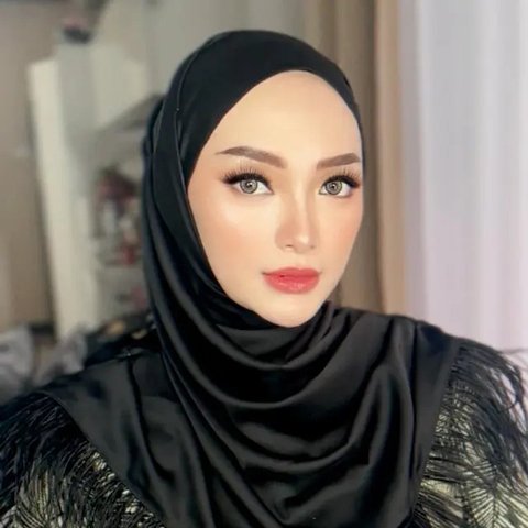 7 Artis Indonesia Terkenal Ternyata Pernah Jadi Buruh, Ada yang Upahnya Cuma Rp5.000