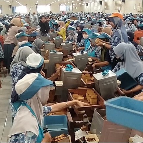 Apa Bedanya Buruh dan Karyawan? Ini Penjelasannya