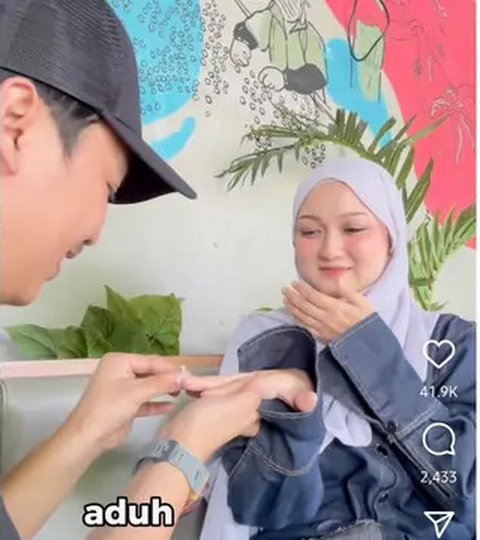 Komika Ate lamar kekasih. (Instagram/ fatihandhika)