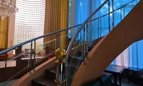 5 Potret Rumah Megah Bak Istana Ayu Azhari Sudah Lama Tak Dihuni, Perabot Lengkap dan Terawat dengan Baik