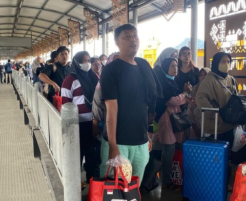 penumpang menumpuk di bakauheni