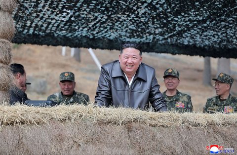Dalam kesempatan tersebut, Kim menekankan pentingnya penguatan pasukan operasi khusus sebagai bagian krusial dari strategi militer Korea Utara saat ini.