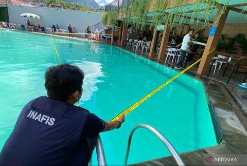Seorang wisatawan asal Garut, Hisyam Falhan (25), ditemukan tewas tenggelam di kolam renang Hotel Tirtagangga, Cipanas, Garut; polisi masih menyelidiki penyebab kejadian.