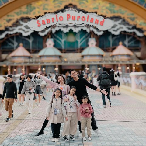 Potret Keluarga Surya Insomnia Liburan ke Jepang Setelah Lebaran