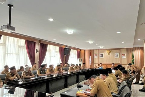 Pemerintah Provinsi Bengkulu akan memperpanjang masa kerja tenaga non-ASN yang memenuhi kriteria dan telah terdaftar di database BKN, mengikuti seleksi PPPK atau CPNS 2024, serta memiliki masa kerja minimal dua tahun.