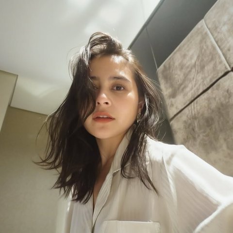 4 Potret Prilly Latuconsina Tanpa Make Up Sukses Bikin Netizen Kagum, Padahal Niatnya Cuma Tes Kamera Baru