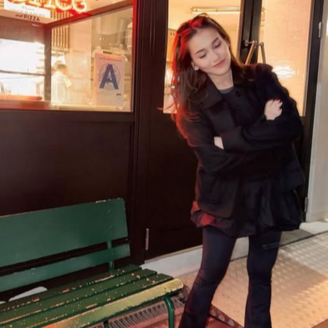 Potret Cantik Ayu Ting Ting Nikmati Pizza di Osaka, Tempat yang Pernah Dikunjungi Jennie Blackpink