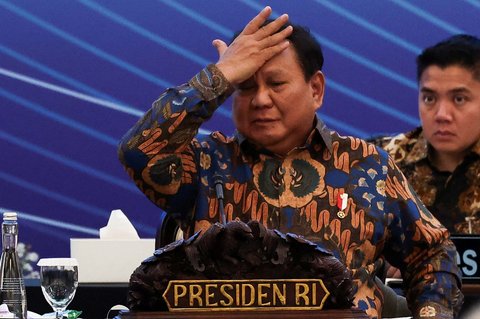 Presiden Prabowo Subianto saat menghadiri sarasehan  ekonomi bertema "Memperkuat Ketahanan Ekonomi Nasional" di Menara Mandiri, Jakarta, Selasa (08/04/2025).
