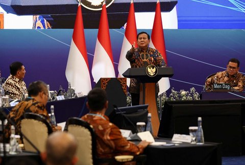 Presiden Prabowo Subianto saat menghadiri sarasehan  ekonomi bertema "Memperkuat Ketahanan Ekonomi Nasional" di Menara Mandiri, Jakarta, Selasa (08/04/2025).