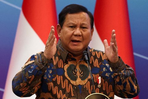 Presiden Prabowo Subianto saat menghadiri sarasehan  ekonomi bertema "Memperkuat Ketahanan Ekonomi Nasional" di Menara Mandiri, Jakarta, Selasa (08/04/2025).
