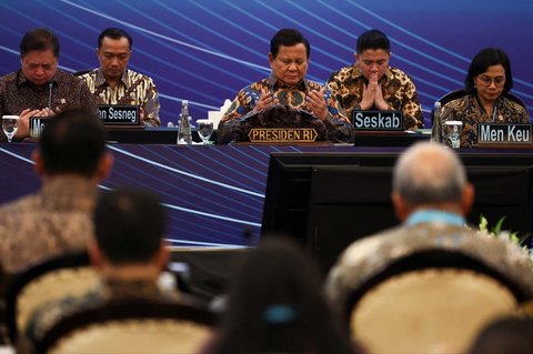 Presiden Prabowo Subianto saat menghadiri sarasehan  ekonomi bertema "Memperkuat Ketahanan Ekonomi Nasional" di Menara Mandiri, Jakarta, Selasa (08/04/2025).