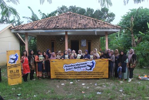 Telkom Bantu Pelatihan Aneka Olahan Laut untuk Kelompok Istri Nelayan di Banten