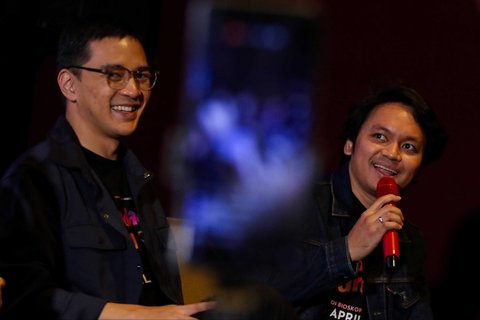 Jajaran pemain dan tim kreatif official trailer film dan music video Mendadak Dangdut  saat konpers di XXI Plaza Senayan, Jakarta, Rabu (9/4/2025).