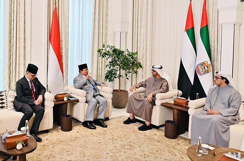 Presiden Prabowo Subianto saat melakukan pertemuan dengan Presiden Uersatuan Emirat Arab (UEA) Sheikh Mohamed bin Zayed Al Nahyan (MBZ) di Istana Qasr Al Shatie, Abu Dhabi, Uni Emirat Arab (UEA), Rabu (09/ 04/ 2025).