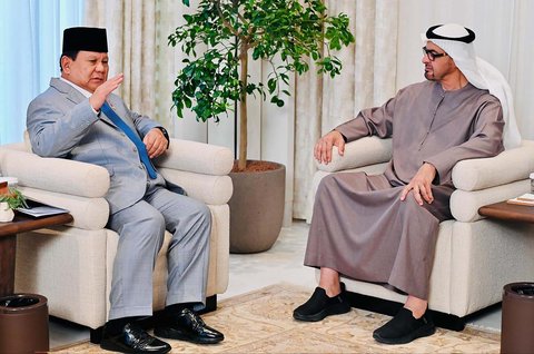 Presiden Prabowo Subianto saat melakukan pertemuan dengan Presiden Uersatuan Emirat Arab (UEA) Sheikh Mohamed bin Zayed Al Nahyan (MBZ) di Istana Qasr Al Shatie, Abu Dhabi, Uni Emirat Arab (UEA), Rabu (09/ 04/ 2025).