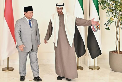 Presiden Prabowo Subianto saat melakukan pertemuan dengan Presiden Uersatuan Emirat Arab (UEA) Sheikh Mohamed bin Zayed Al Nahyan (MBZ) di Istana Qasr Al Shatie, Abu Dhabi, Uni Emirat Arab (UEA), Rabu (09/ 04/ 2025).