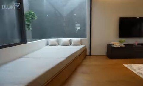 6 Potret Kamar Super Cozy Boy William, Vibes ala Hotel Berbintang dengan Pemandangan Kolam Renang