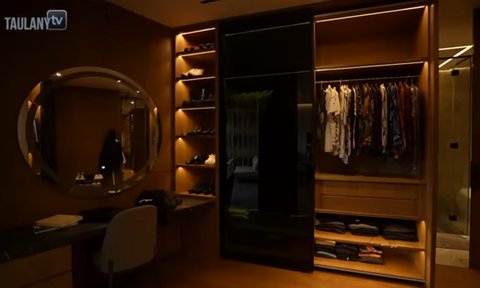 6 Potret Kamar Super Cozy Boy William, Vibes ala Hotel Berbintang dengan Pemandangan Kolam Renang