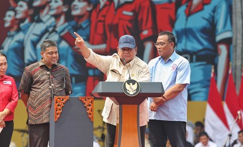 Presiden Prabowo Subianto menyampaikan pidato dalam peringatan May Day atau Hari Buruh Internasional 2025 di kawasan Monas, Jakarta, Kamis (1/5/2025).