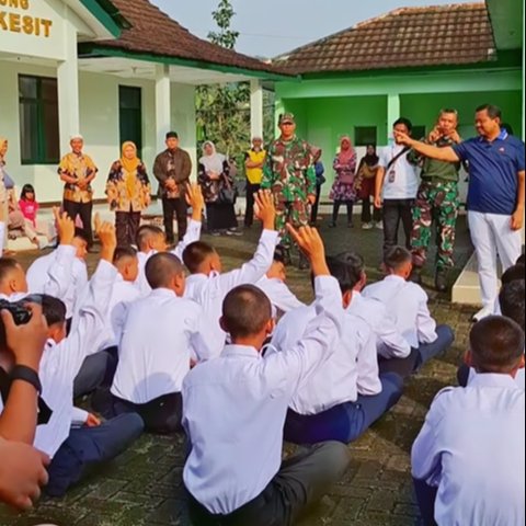 Siswa di Sumedang dibina di barak militer