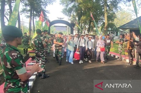 30 siswa di Cianjur menjalani pembinaan di barak militer selama dua pekan, Pemkab siapkan psikolog dan tenaga kesehatan untuk pantau kondisi mental dan fisik mereka.