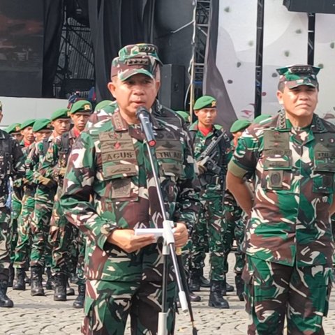 Panglima TNI Jenderal TNI Agus Subiyanto di Monumen Nasional (Monas), Jakarta. (Foto: Merdeka.com/Rahmat Baihaqi).