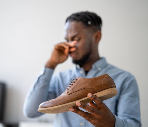 Bau kaki bisa sangat mengganggu dan menurunkan kepercayaan diri. Hal ini bisa dikontrol dengan menerapkan beberapa kebiasaan.