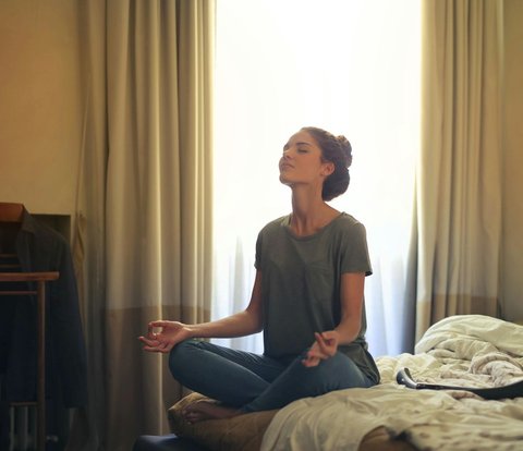 Demotivasi dan burn out dengan aktivitas sehari-hari bisa disebabkan banyak hal. Padahal, solusinya cukup melakukan me time.