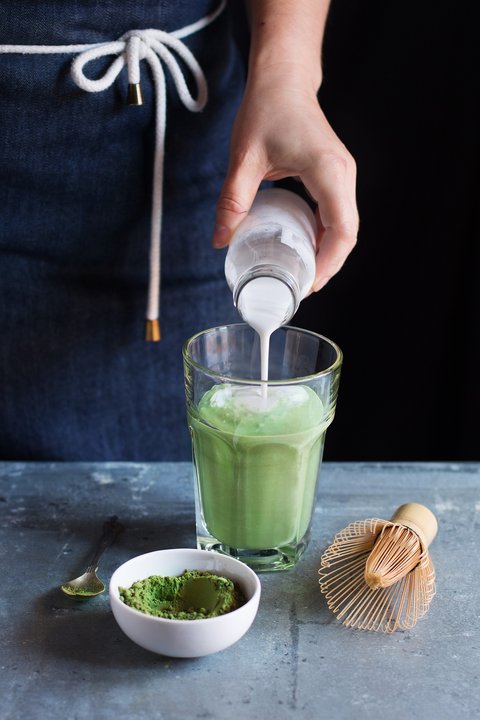 ilustrasi cara penyajian matcha