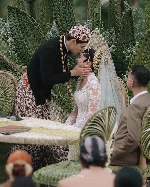 Sebagai sosok yangberkecimpung di dunia fashion, Luna Maya tampak terlibat dalam keseluruhan look Maxime Bouttier. Simak kisah menarik-nya di sini! [@lunamaya].