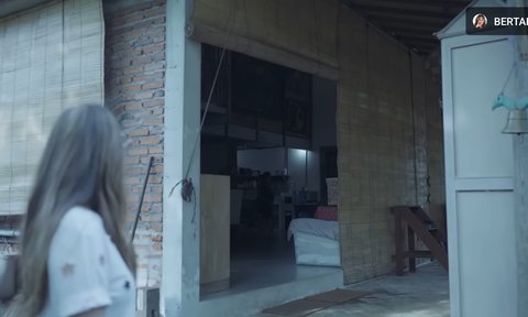 5 Potret Rumah Sederhana Desa Maya di Bali, Gak Ada Pintu tapi Diganti Tirai Kayu & Halaman Super Luas