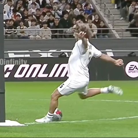 Pemain Bola Top Dunia Tes Tendangan Paling Kuat, Sosok Legend Berkepala Plontos ini Juaranya
