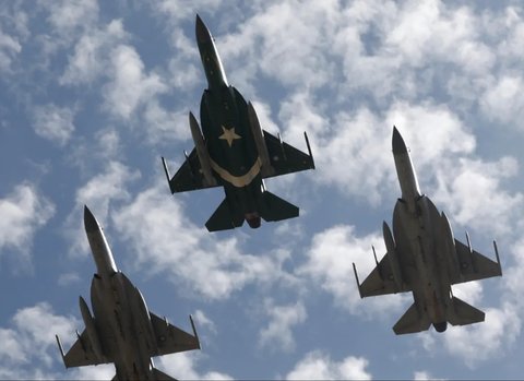 Jet tempur generasi ketiga Angkatan Udara Pakistan JF-17 Thunders telah ditingkatkan untuk mengecoh pertahanan udara India.