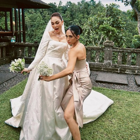 Fantastis! Harga Buket Bunga Luna Maya Ternyata Bisa Buat Beli Motor Baru
