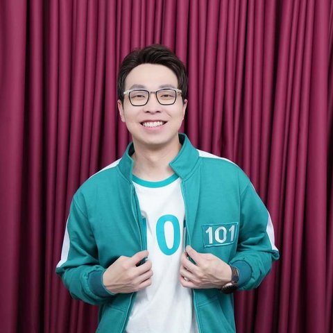 Selama dua tahun terakhir, ia mendalami ajaran Islam dan menunjukkan minat yang besar terhadap agama ini. Langkah dokter Richard Lee mendalami ajaran Islam tentu menimbulkan pro dan kontra di kalangan keluarganya yang non-Muslim.