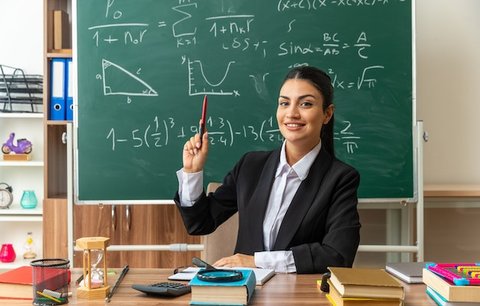 Ilustrasi guru, ruang kelas. (Photo created by stockking on www.freepik.com)